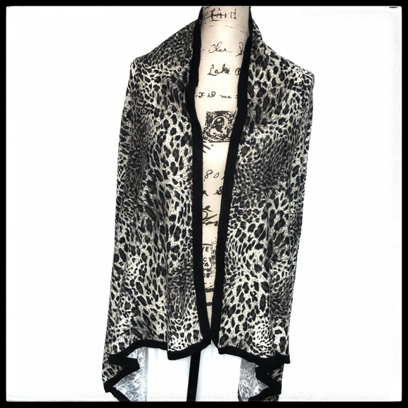 Vertigo Paris Sweaters - ❌NWT VERTIGO CARDIGAN ANIMAL PRINT WATERFALL FRT M